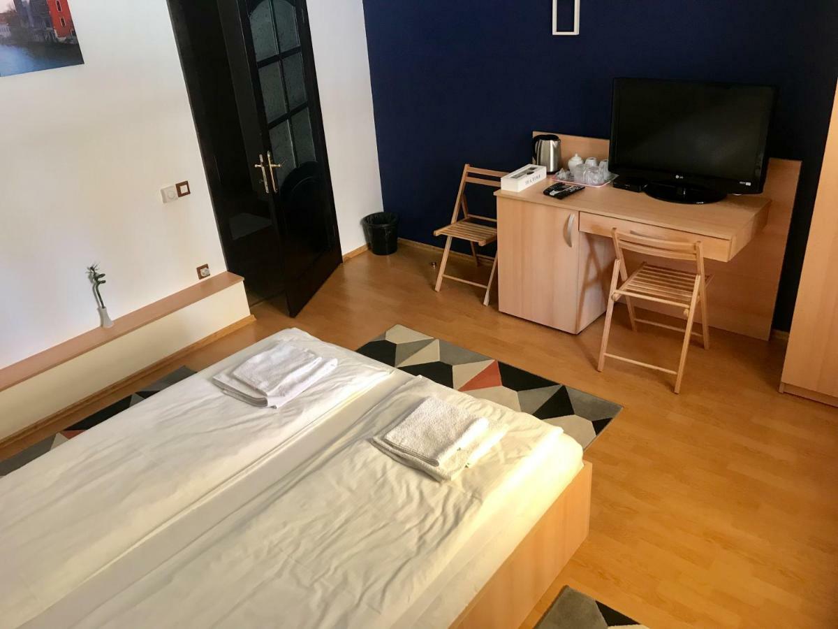 Cristi'S Rooms - Pensiune ออราแด ภายนอก รูปภาพ