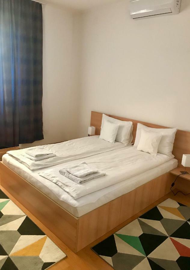 Cristi'S Rooms - Pensiune ออราแด ภายนอก รูปภาพ