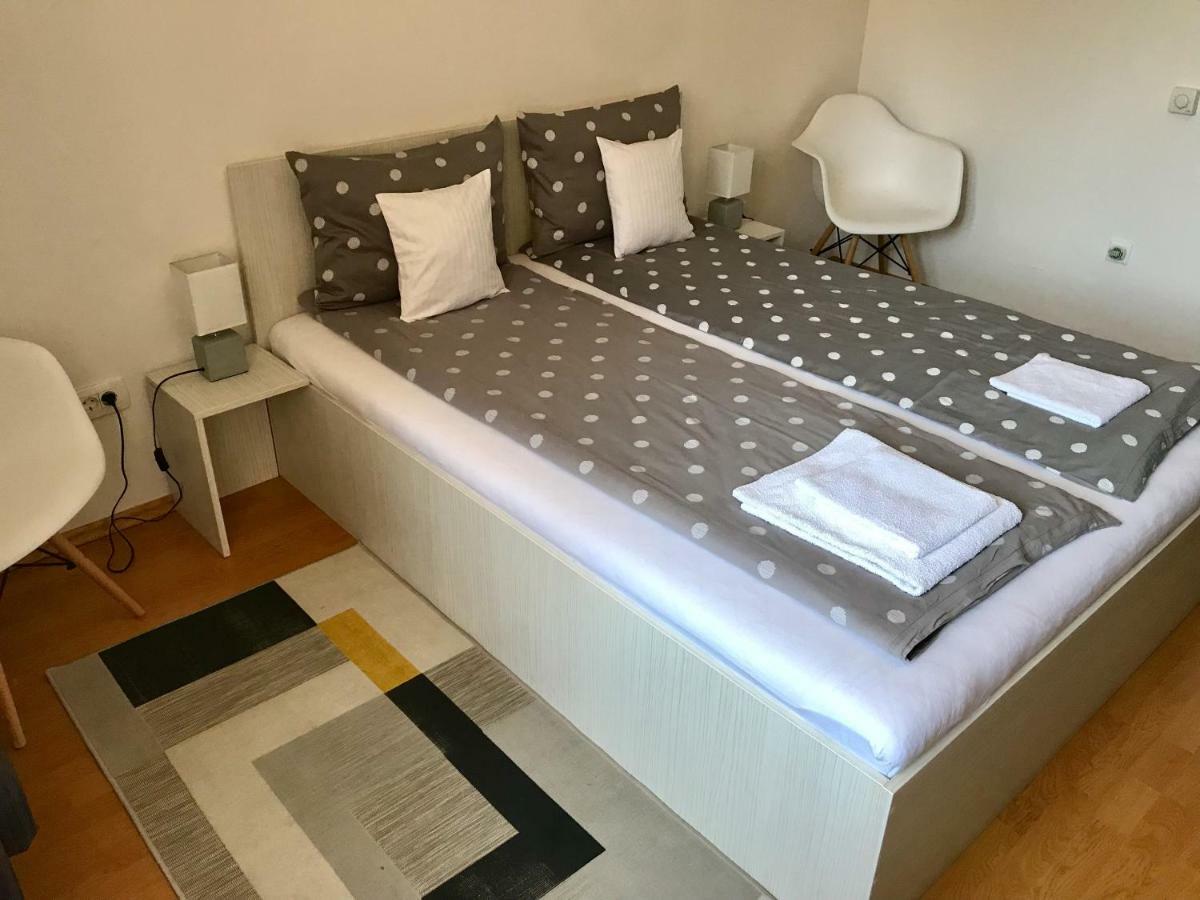 Cristi'S Rooms - Pensiune ออราแด ภายนอก รูปภาพ