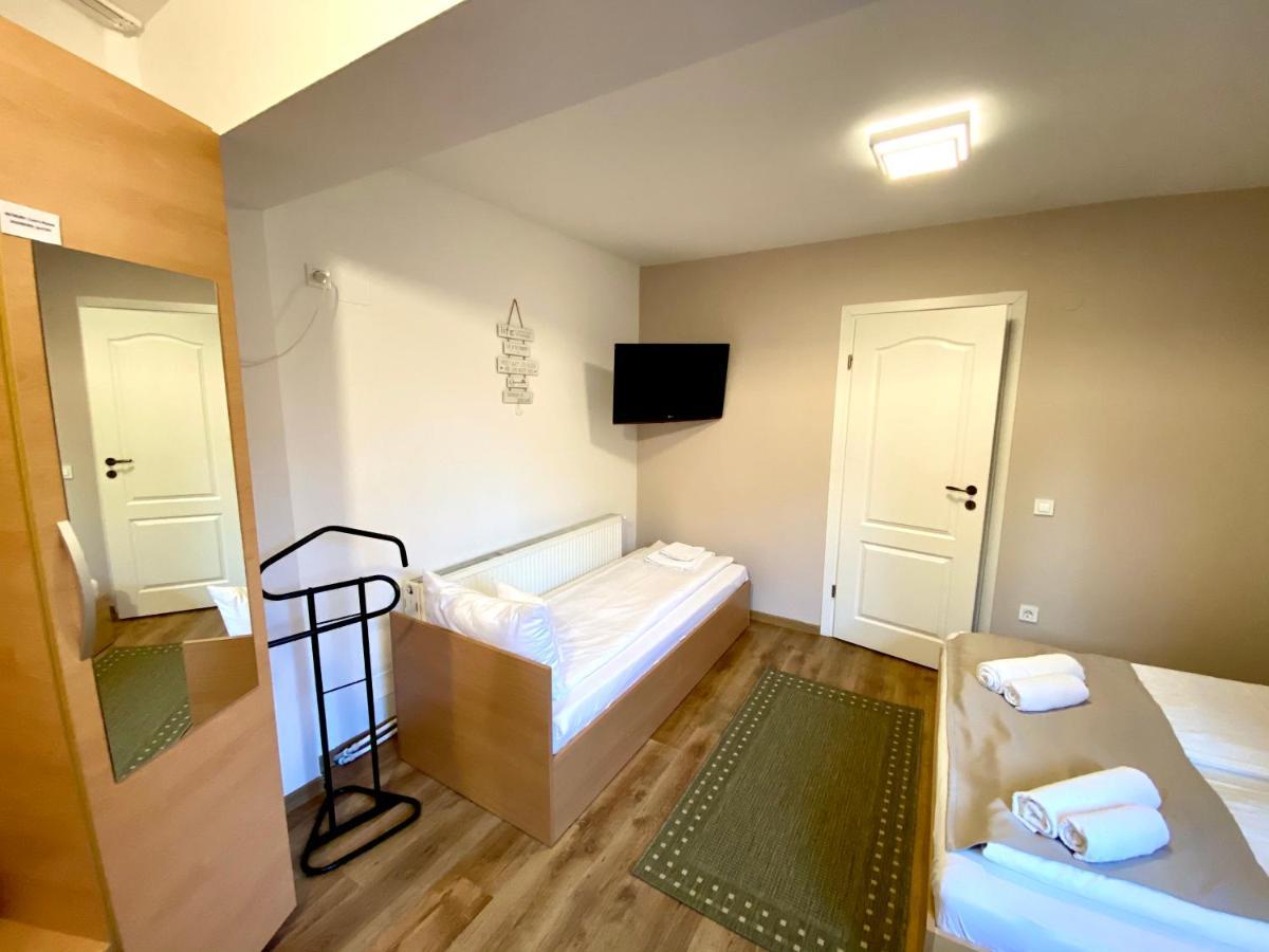 Cristi'S Rooms - Pensiune ออราแด ภายนอก รูปภาพ