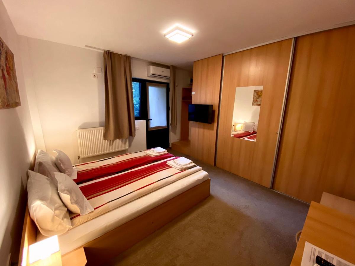 Cristi'S Rooms - Pensiune ออราแด ภายนอก รูปภาพ