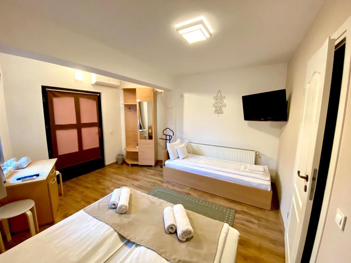 Cristi'S Rooms - Pensiune ออราแด ภายนอก รูปภาพ